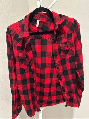 Full Tilt Red and Black Plaid Flannel Shirt